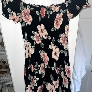 Kendall and Kylie off the shoulder dress. Size XS. Good condition.